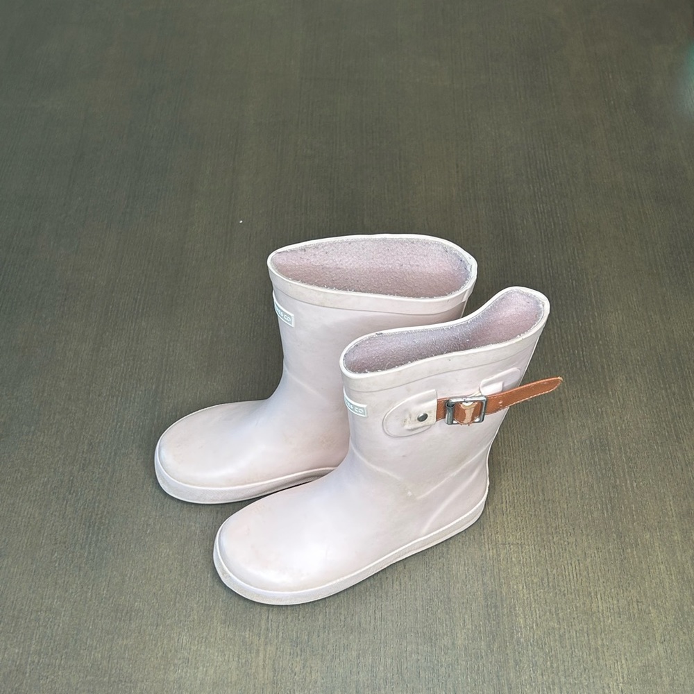 Little kid size 12 rain shoes, ADORABLE